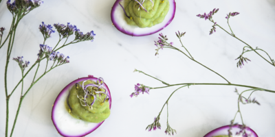 Różowe Jajka z Awokado