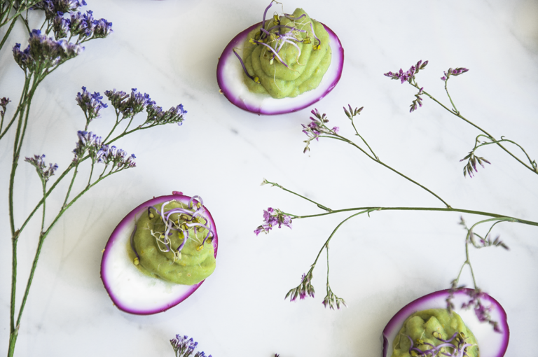 Różowe Jajka z Awokado