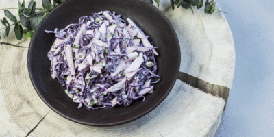 Coleslaw z Czerwonej Kapusty i Jabłek