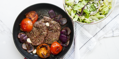 Stek z Antrykotu z Grillowanym Pomidorem