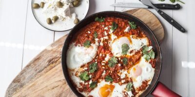 Shakshouka z Czerwonymi Warzywami i Fetą