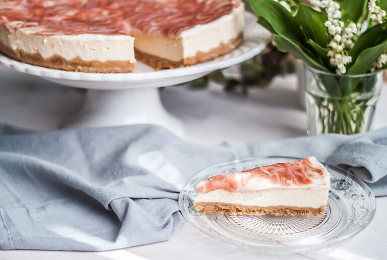 Sernik Nowojorski z Rabarbarowym Musem