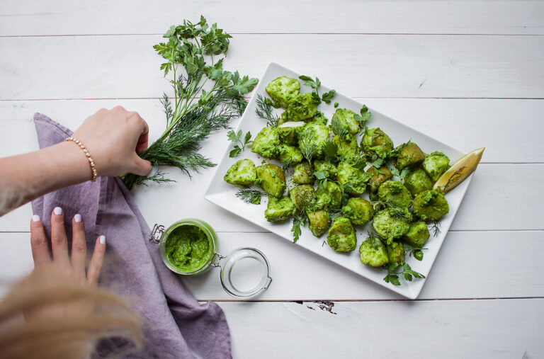 Młode Ziemniaki z Ziołowym Pesto