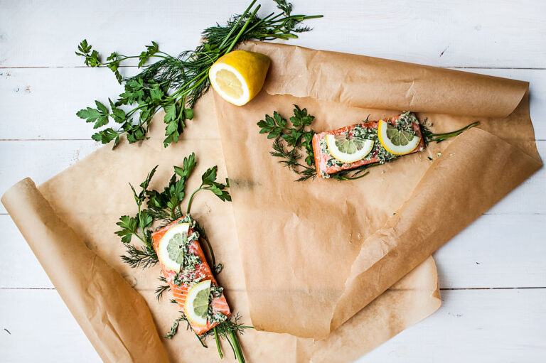 Maślano - Pietruszkowy Łosoś w Papilotach