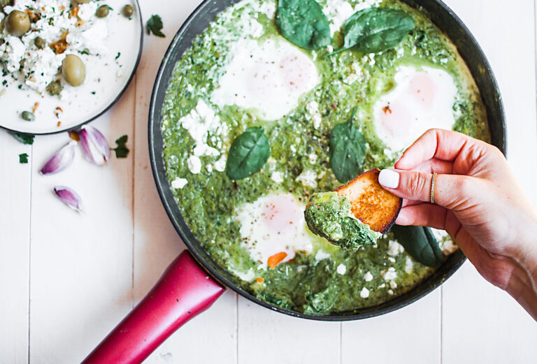 Zielona Shakshuka - Jajka ze Szpinakiem, Jarmużem i Fetą