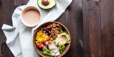 Burrito Bowl czyli Meksykańska Sałatka z Indykiem, Ryżem i Awokado