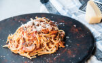 Wędzone Spaghetti Bolognese z Grzybami i Suszonymi Pomidorami