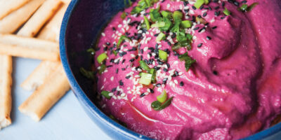 rozowy hummus z burakiem