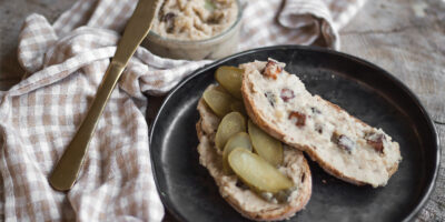 Wegański-Smalec-z-Białej-Fasoli-z-Chrupiącymi-SKwarkami-