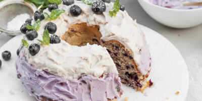 babka-wielkanocna-jagodowa-z-kremem-