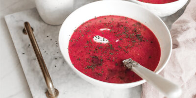 szybka-zupa-z-botwinki-na-bulionie-z-ziołami-