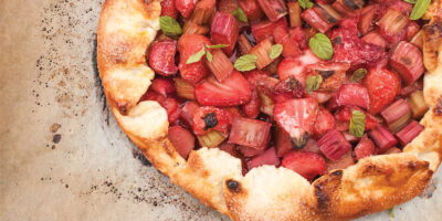 galette-czyli-rustykalna-tarta-z-rabarbarem-i-truskawkami-