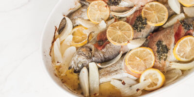 pstrąg-pieczony-w-szynce-parmeńskiej-