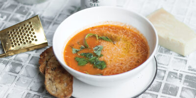 zupa-krem-z-pomidorow-z-bazylia-i-parmezanem-1