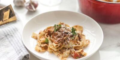 tagliatelle ze swiezymi borowikami i pomidorami