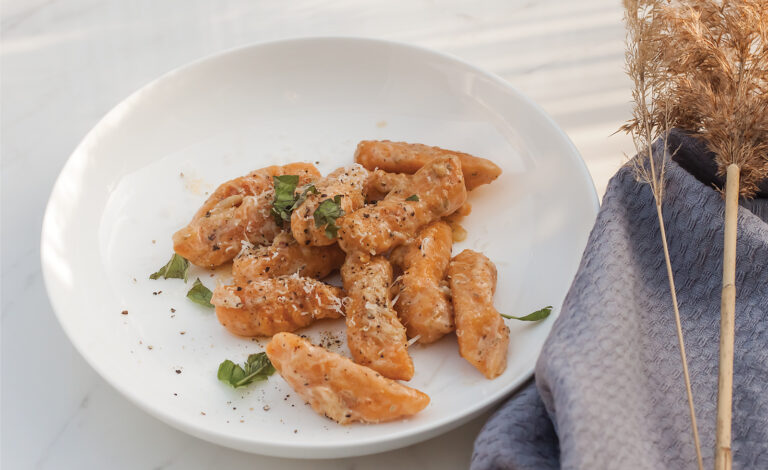 gnocchi z batatow z maslanym sosiem czosnkowo rozmarynowym