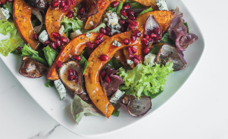 jesienna salatka z pieczona dynia serem gorgonzola i granatem