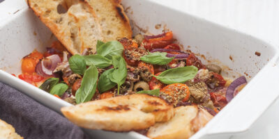 szybka przekaska - feta pieczona z pomidorkami