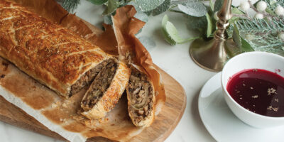 rolada z ciasta francuskiego z grzybami