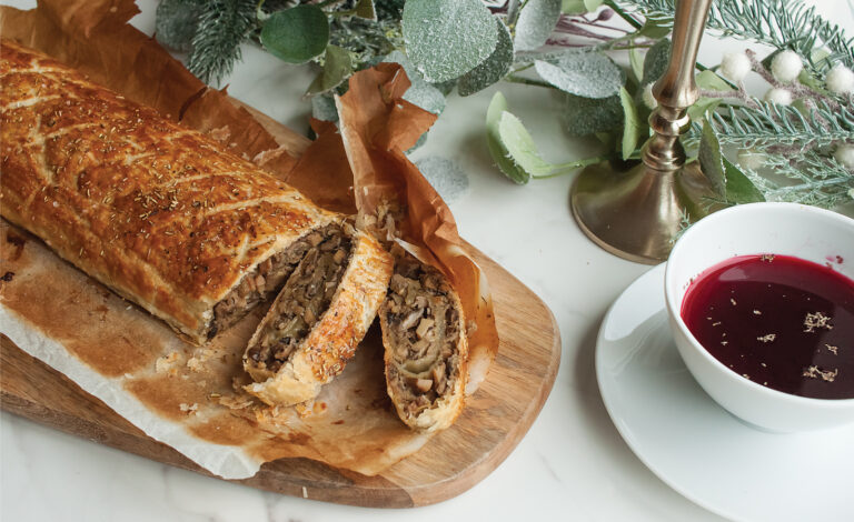 rolada z ciasta francuskiego z grzybami