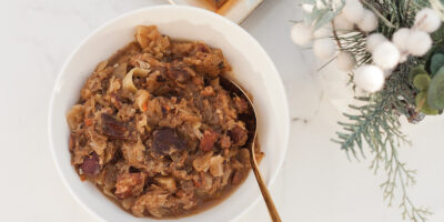 bigos staropolski z zeberkami, grzybami i sliwkami