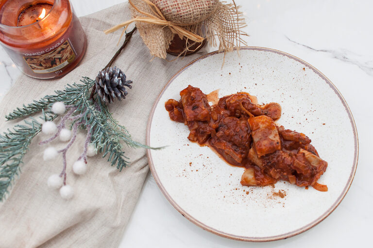 sledzie korzenne ze sliwkami