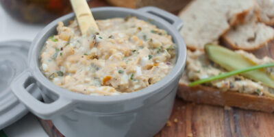 pasta do chleba z tunczykiem, jajkami i kaparami