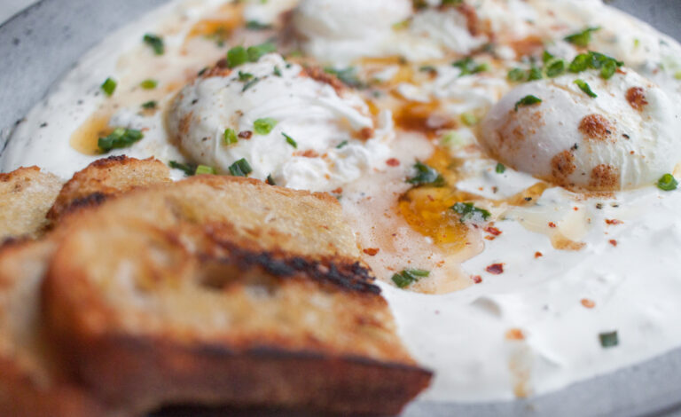 jajka po turecku - czyli jedno z najlepszych sniadan