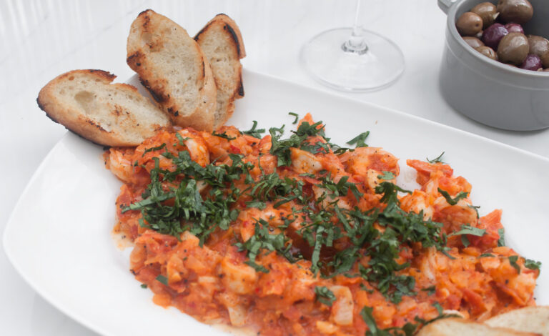 krewetki w maslanym sosie z pomidorami