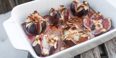 figi z kozim serem, miodem i migdałami