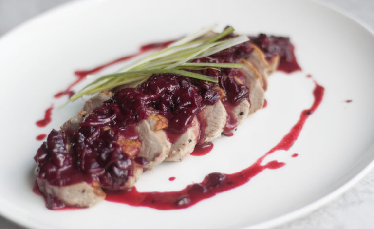 prosta pierś z kaczki w sosie wiśniowym