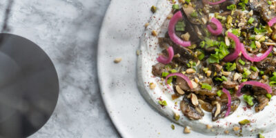 karmelizowane pieczarki i cebula na jogurcie