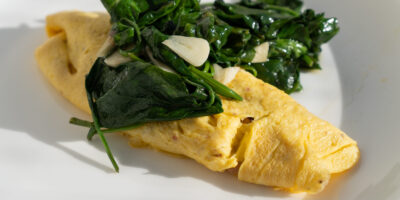 jak zrobić wilgotny w środku i maślany omlet francuski