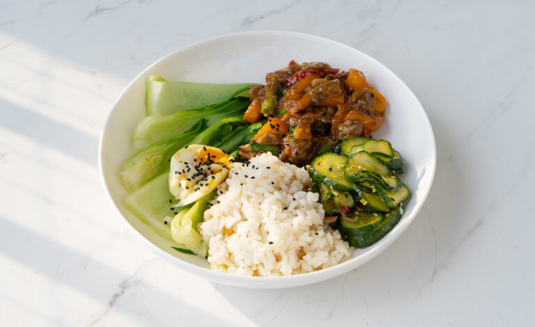 wegańskie boczniaki w stylu azjatyckim z papryką