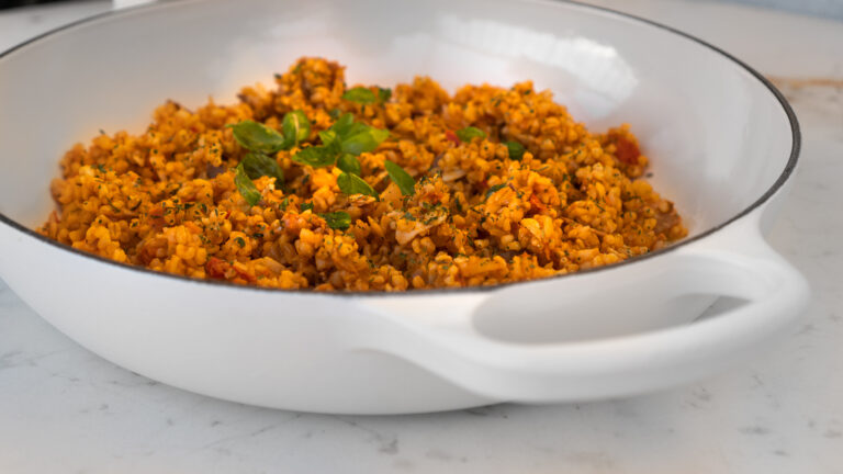 pilaw z kaszy bulgur z pomidorami