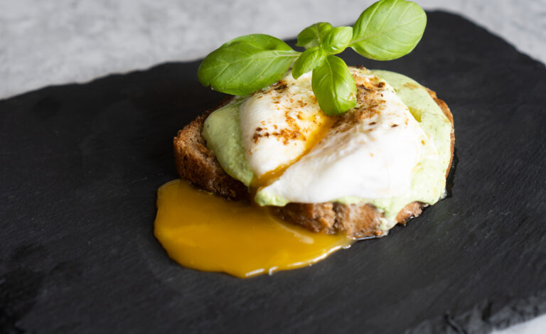 jajka po turecku na grzance