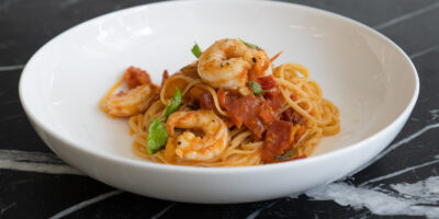 makaron z krewetkami i chorizo