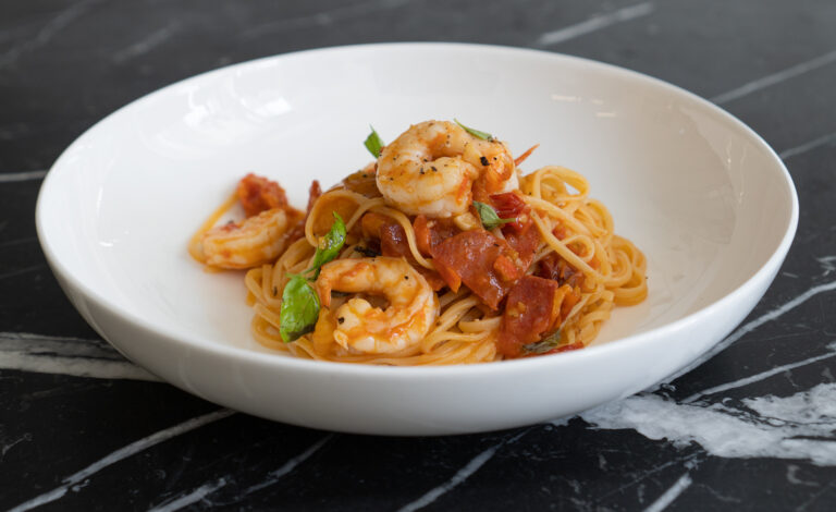 makaron z krewetkami i chorizo