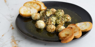 mozarella marynowana z ziołowej oliwie