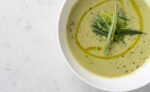 zupa krem z zielonego groszku z fetą i miętą