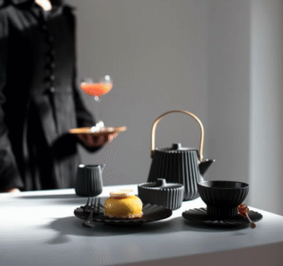 piękny porcelanowy talerz marki Revol Paoke