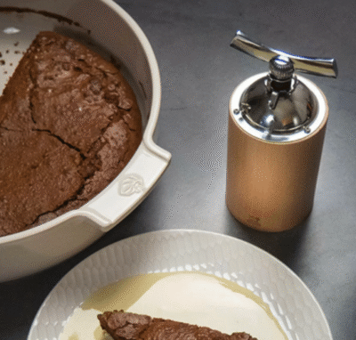 kremowe okrągłe naczynie do zapiekania i do ciast peugeot appolia