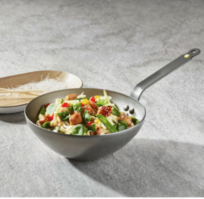 wysokiej jakości wok ze stali węglowej francuskiej marki De Buyer