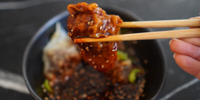 pierożki wonton z wołowina i wieprzowiną