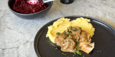 polędwiczki z indyka w sosie winno grzybowym