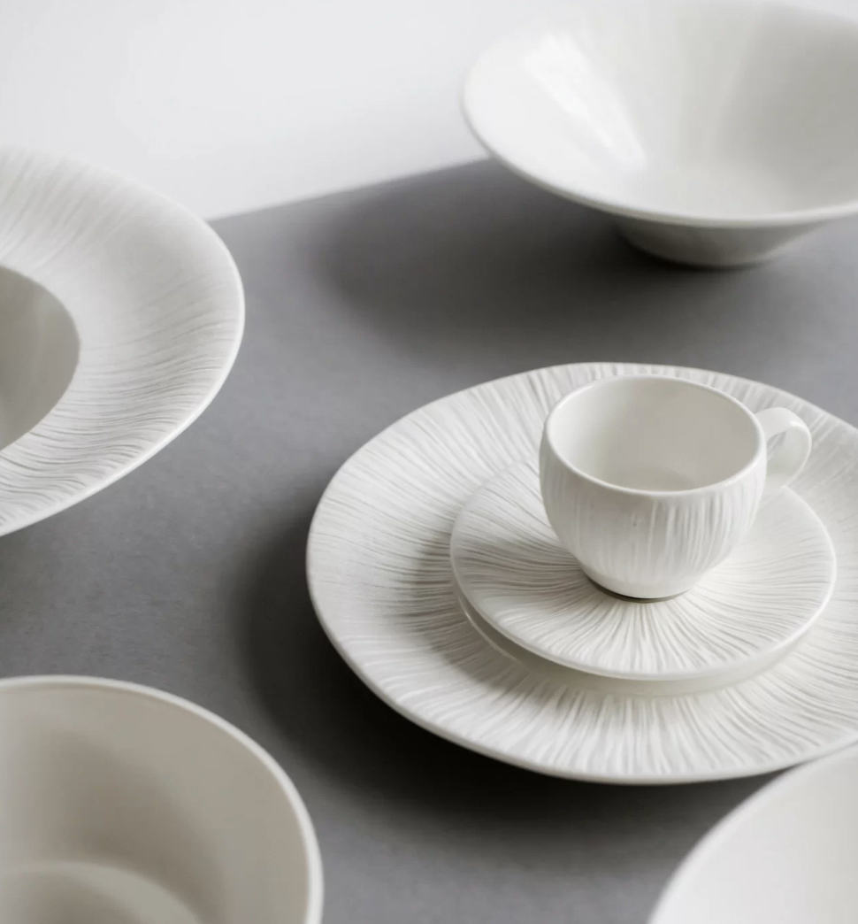 biała porcelanowa filiżanka do espresso