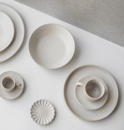 porcelanowa filiżanka minimalistyczna beżowa
